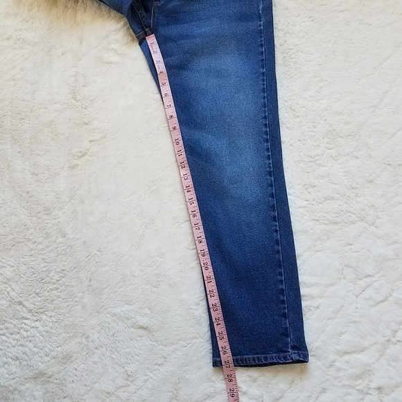Isabella Oliver Maternity Straight Leg Jeans - Picture 3 of 10